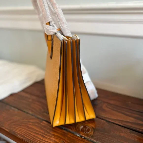 NEW W/ TAGS RETAILS $328
MICHAEL KORS MARIGOLD ACCORDION LARGE CONVERTIBLE TOTE - Picture 4 of 4